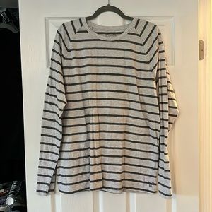 American Eagle- Men’s Long Sleeve- XL